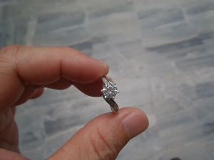 PY Beauty แหวนเพชรแท้ 925 Sterling silver พลอยคริสตัลสวารอฟสกี้ รอบแหวนฝังเพชรแท้ 18 เม็ด น้ำหนัก 0.29 กะรัต เพชรแท้เกรด SI