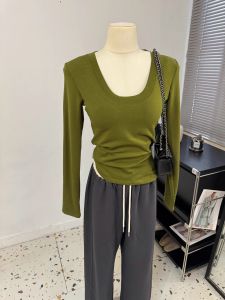 เสื้อยืดคอกลมแขนยาวทรงเข้ารูปสำหรับผู้หญิงในฤดูใบไม้ร่วงและฤดูหนาว เสื้อชั้นในหนา อบอุ่น สไตล์เรียบง่าย ลำลอง ปกติ