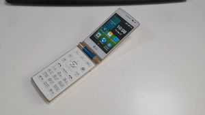 LG Wine Smart D486 Quad Core 3.2 Inches 1GB RAM 4GB ROM LTE Original Unlocked 3.15MP Camera flip phone