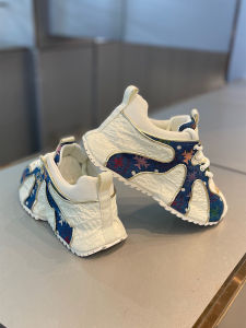 เรียบหรู รองเท้าพ่อปักสําหรับผู้ชายสบาย ระบายอากาศได้ดี ลำลอง รองเท้าผ้าใบพื้นรองเท้ายางเพิ่มความสูง อินเทรนด์ ฤดูใบไม้ผลิ ฤดูใบไม้ร่วง