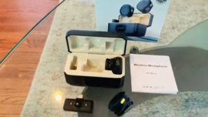 Wireless Mic Lavalier Microphone For Recording Live Power Digital Display Noise Reduction Magnetic Mic