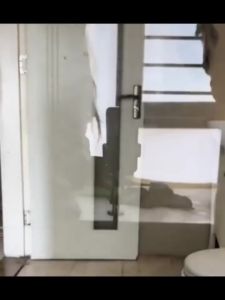 คราบและกระจก 600 ML: น้ำยาขจัดคราบและเชื้อเพลงบนห้องน้ำ ผู้ป่วยที่ใช้ผลิตภัณฑ์ต้องการ น้ำยาขจัดคราบกระจก น้ำยาเช็ดกระจก น้ำยาล้างคราบน้ำ น้ำยาขจัดคราบหินปูน น้ำยาล้างคราบกระจก น้ำยาขจัดคราบในห้องน้ำ ผลิตภัณฑ์ที่ใช้ผลิตภัณฑ์ผ่านทางแต่