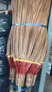 ไม้กวาดทางมะพร้าว ไม้กวาดแข็งด้ามใหญ่ ก้านเยอะ พร้อมส่ง