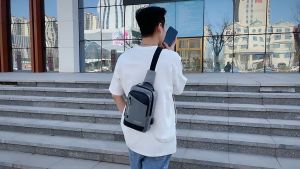 PIYU กระเป๋าใส่หน้าอกขนาดใหญ่สำหรับผู้ชายระดับไฮเอนด์กระเป๋าไหล่ไนลอนแฟชั่นชั้นสูงของผู้ชาย กระเป๋าไหล่ไนลอนน้ำหนักเบาความจุขนาดใหญ่ กระเป๋าทนต่อการสวมใส่แบบพกพา