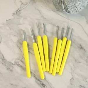 8Pcs Red Crochet Hooks Crochet Yarn Knitting Needle Hook Knitting Tool Set DIY Knitting Tool 2.5-6.0mm Random Color Shipping