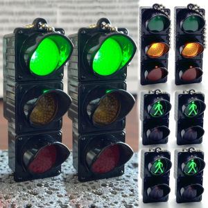 ไฟจราจรอิเล็กทรอนิกส์จำลอง2ชิ้นพวงกุญแจไฟคนเดินเท้าขนาดเล็กไฟ LED เด็กปล่อยความคิดสร้างสรรค์ของขวัญ