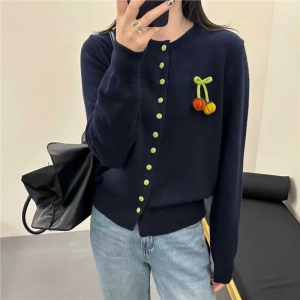 เสื้อสเวตเตอร์ถักแขนยาวทรงหลวมสำหรับผู้หญิง ฤดูใบไม้ร่วง 2025 คอโปโล กระดุมเดียว ทรงเข้ารูป แฟชั่นไฮเอนด์ เสื้อคลุมกันหนาว