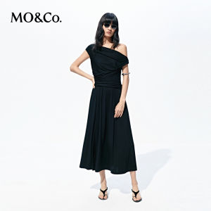 MO&Co. | Váy Modal Cổ Trễ Vai Tách Eo