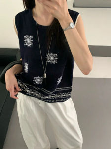 YUEZHONGWEI | เสื้อถักไหมน้ำแข็งปักลายลินินหลวมๆ สำหรับผู้หญิง ฤดูร้อน 2025 เสื้อกั๊กแขนกุดแบบใหม่ ลายดอกไม้ สไตล์จีนใหม่