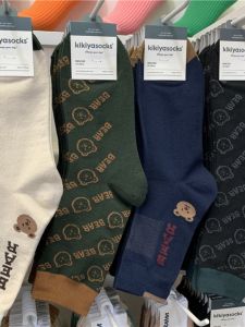 Kikiyasocks ถุงเท้าผู้ชายเกาหลี ถุงเท้าถึงกลางน่อง ผ้าฝ้าย ลายตัวอักษรหมี ชุดกึ่งทางการ ถุงเท้าสําหรับ ฤดูใบไม้ร่วง Season