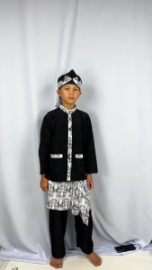 Setelan Pangsi Walaziz Motif Hitam Putih dengan Iket Dodot Cindai Terbaru - Baju Adat Tradisional