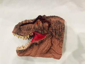 หัวไดโนเสาร์สวมมือเล่นเล่านิทาน ขนาด19x16 เซนติเมตร