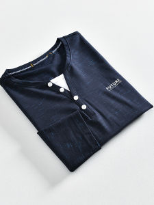 เสื้อยืดคอกลมแขนยาวผู้ชาย แฟชั่นฤดูใบไม้ร่วง ระบายอากาศได้ดี สวมใส่สบาย เสื้อเชิ้ตชั้นในแบบลำลอง เสื้อยืดคอกลมลายตัวอักษร