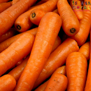 FRESH & CRUNCHY CARROTS IMPORTED FROM MALAYSIA - 1 KG - ISTANA ROYAL FRUITS