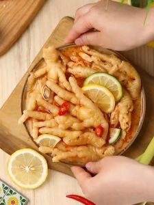 Ran Ran Squirrel Boneless Chicken Feet Canned Hot and Sour Pickled Pepper Chicken Feet Bucket 500g