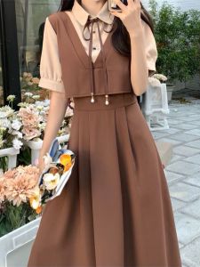 สไตล์ฝรั่งเศส Midi สองชิ้นปลอม เดรส ผู้หญิง ฤดูร้อน 2024 High เอว พรางหุ่น ยาว กระโปรง สีบริสุทธิ์ ปกโปโล เสื้อสวม เดรส