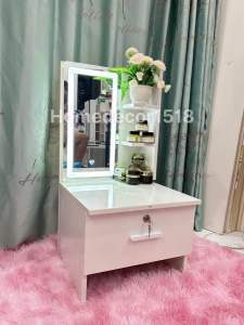 Bàn trang điểm ngồi bệt mini ngang40cm cao80cm. Gương đèn led cảm ứng