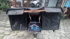 TAS POS JUMBO BIASA MOTOR TEBAL KUAT ANTI AIR MUAT BANYAK AWET KURIR BARANG SALES SELES EXPEDISI SRANDUL KERANJANG OBROK BRONJONG RENGKEK RONJOT MODEL TUTUP SAMPING TALI WEBBING KAIN SERBAGUNA