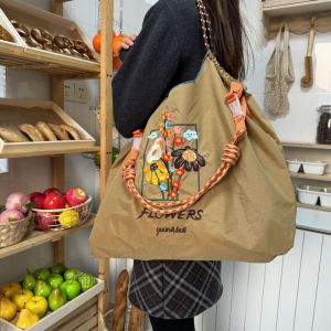 Kakhi Floral Embroidery Ball Chain Environmentally Friendly Canvas Crossbody Bag Shopping Commuting Bag for Men And Women