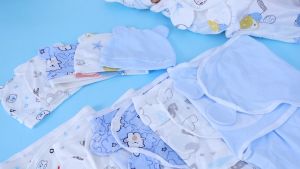SONGMICS Gift Idea for Baby Receiving Blanket Essentials and Needs Soft Breathable Fabric with Bonnet