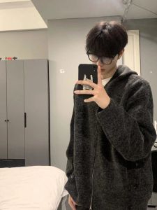 เสื้อสเวตเตอร์ถักแบบมีฮู้ดสีพื้นสไตล์เกาหลี สำหรับผู้ชายและผู้หญิง ฤดูใบไม้ร่วงและฤดูหนาว ทรงหลวม สวมใส่สบาย เสื้อคลุมคาร์ดิแกนถักสไตล์ Cleanfi