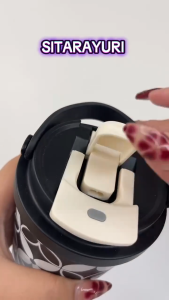 SITARAYURI แก้วกาแฟยูริ สีดำขาว 4 ลาย หูหิ้วโค้งซิลิโคนถอดได้ เก็บอุณหภูมิ ร้อน & เย็น ขนาด 560ml สแตนเลส 304 food grade