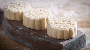 (Very fast delivery) Xinghualou small moon cake rose bean paste 100g*5