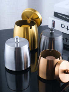 ถ้วยบุหรี่สแตนเลสขนาดใหญ่พร้อมฝาปิด ป้องกันควันบุหรี่ ตกแต่งบ้าน ร้านอาหาร โรงแรม ของขวัญ ป้องกันการตกหล่น