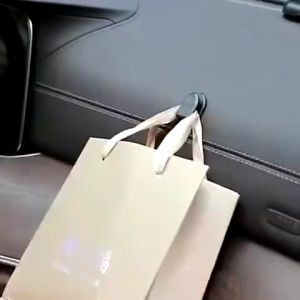 1PCS Mini Hook Hanger Holder Car Mini Sticky Hook Hanger Holder Wall Key Keychain Hanging Organizer Kereta 迷你挂钩