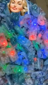 Đồ chơi DAO kéo dài cà rốt hoạt hình 3D phát sáng | Tiện lợi và an toàn | Vui nhộn cho trẻ em