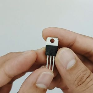 L7805CV L7808CV L7812CV L7805 L7808 L7812 IC Voltage Regulator 5V 3-Pin Package TO-220