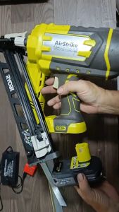 đinh xéo máy pin ( mỗi hộp 500 đinh )