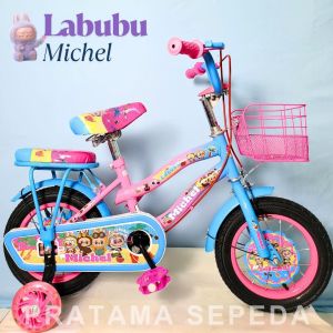 Sepeda Mini Anak Perempuan Unity Victoria Eva 12 Inch dengan Keranjang Warna-warni untuk Aktivitas Luar Ruangan.