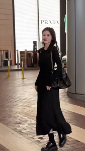 เดรสแขนยาว เว้าไหล่ข้างเดียว คอกลมสีดำ ผ้าคอตตอน ดีเทลเสื้อต่อกระโปรงทรงเอ ผ้าไนลอน จับจีบ พรางหุ่น ใส่สบาย Dress ชุดไปงานศพ #6605