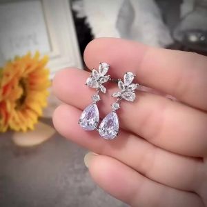 Huitan Hình Giọt Nước Hoa Tai Bling Bling Cubic Zirconia Tính Khí Bông Tai Nữ Cao Cấp Màu Bạc Trang Sức Hợp Thời Trang