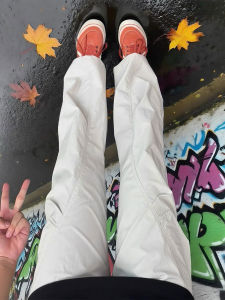 กางเกงยีนส์ทรงหลวมสไตล์อเมริกันสำหรับผู้ชาย กางเกงขายาวทรงตรงสำหรับเล่นกีฬากลางแจ้ง กางเกงขายาวทรงสามเหลี่ยมป้องกันกับกระเป๋าหน้า