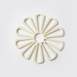 Thickened Food Grade Silicone Flower Shaped Heat Resistant Kitchen Dining Table Mat Anti Slip Heat Insulation Pad for Home Use