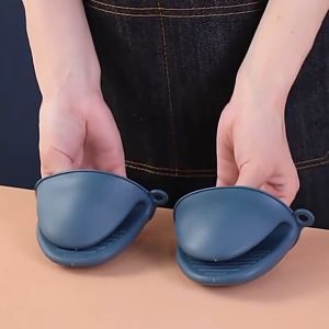 2-Pack Silicone Clip-On Mitts – Heat-Resistant Grippers for Safely Handling Hot Cookware & Food
