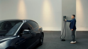 เครื่องชาร์จรถไฟฟ้า Autel-Maxi Charger (AC WALLBOX 22 kW) สีเทาเข้ม