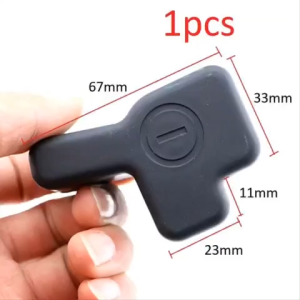 Nắp đậy cực âm bình ắc quy (ĐEN/67mm) cho xe hơi Chevrolet Cruze Sedan Hatchback 2009-2014 nắp nhựa che bụi ắc quy ô tô