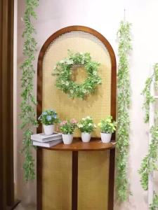 1PC artificial flower pot plant set suitable for office desks hotels and home decoration.