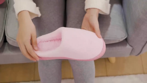 <Factory direct>Coral fleece home warm non-slip plain color cotton indoor slippers for women and mens fluffy slippers pambahay