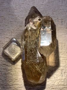 ✨ Golden Rutilated Quartz | Wealth • Success • Abundance ✨✨金发晶｜财富丰盛・事业腾飞・贵人相助 金色发丝闪耀，寓意财运滚滚、事业节节高升，愿你一路遇贵人，所求皆有回应。 💰✨