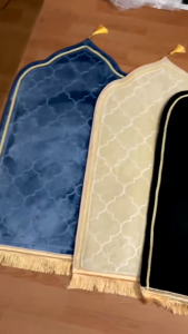 Promo Dengan COD Sajadah Kubah aesthetic Rumbai Motif Polos Dengan Bahan Tebal Dilapisi Serat Busa