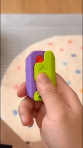 3D Gravity Carrot Knives Joke Trick Toy Retractable Knives fidget knife toy butterfly knife kids toy