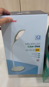 Đèn bàn LED cảm ứng RL-21 8W Rạng Đông sử dụng ánh sáng tự nhiên giúp bảo vệ mắt điều khiển cảm ứng