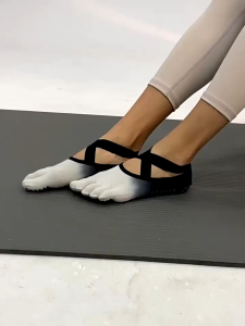 MLADEN Anti Slip Yoga Five Finger Socks Professional Womens Pilates Socks Light Thin Breathable 防滑袜子