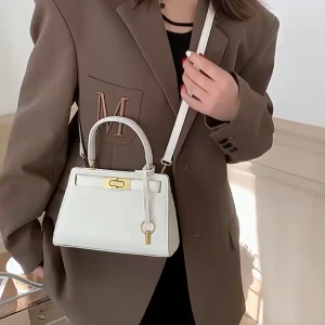 Trendy mini underarm bag hand-held niche light luxury single-shoulder bag spring and summer crossbody bag