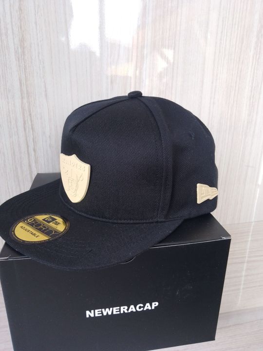 TOPI PIN BESI CREAM RAIDERS BLACK SNAPBACK