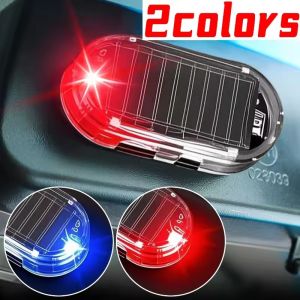 ไฟ LED ขนาดเล็กสำหรับรถยนต์2ชิ้นไฟเตือนพลังงานแสงอาทิตย์การปลุกแบบจำลองเพื่อความปลอดภัยตอนกลางคืนไฟสัญญาณเตือนกันขโมยแบบไร้สายไฟแฟลช Hiasan Interior สีแดง